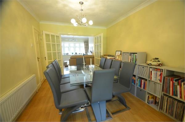 Ellesmere Avenue, Mill Hill